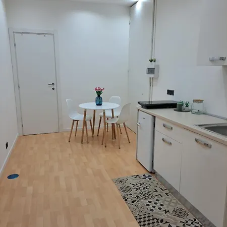 Towermorange Apartment Rom