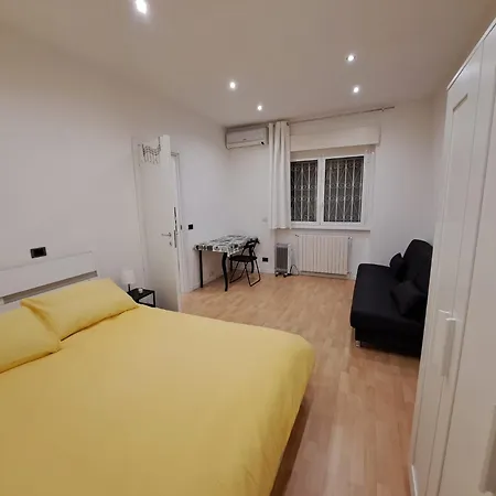 Towermorange Apartment Rom